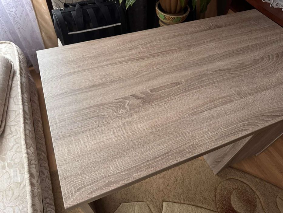 Продаю стіл письмовий