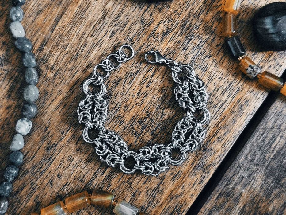 Bransoletka chainmail ze stali chirurgicznej – zbrojny minimalizm
