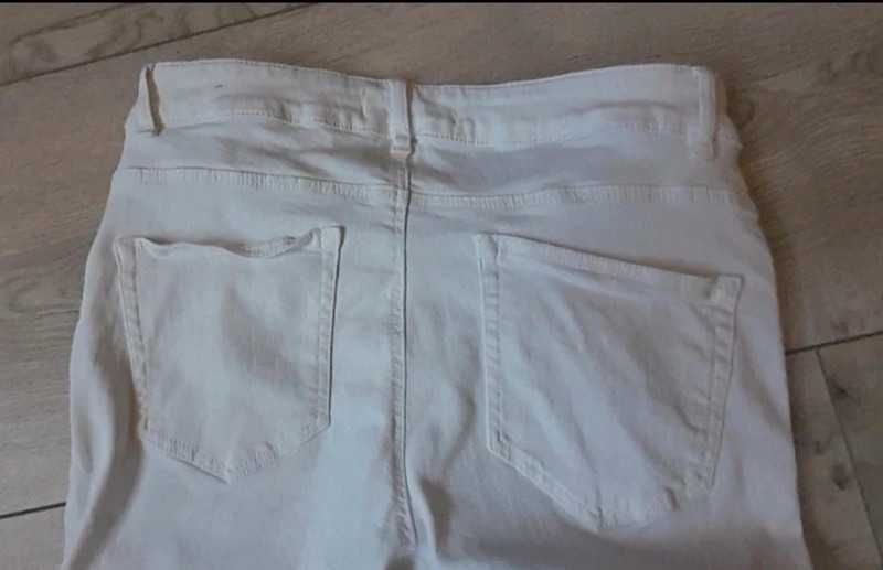 Spodnie damskie na lato ,białe ze srebrnymi lampasami .Zara Basic