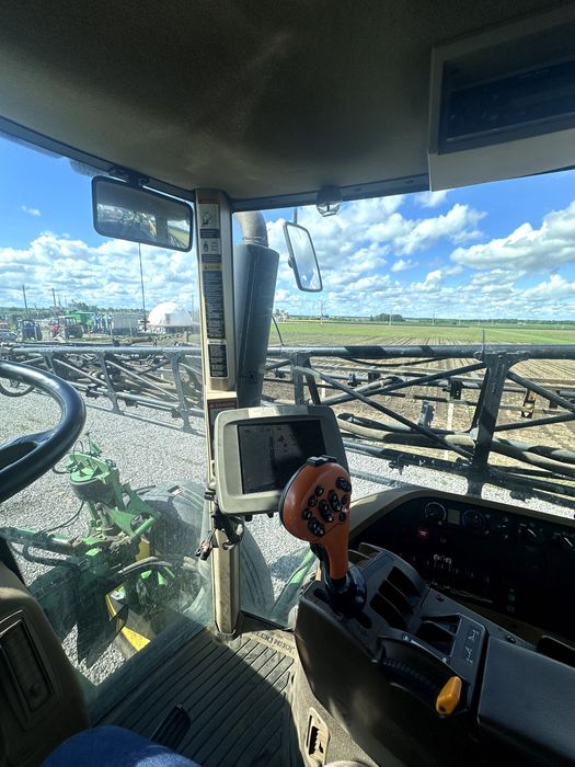 Самохідний оприскувач John Deere 4730