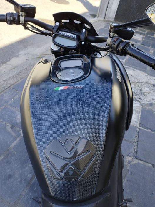 Ducati diavel carbon