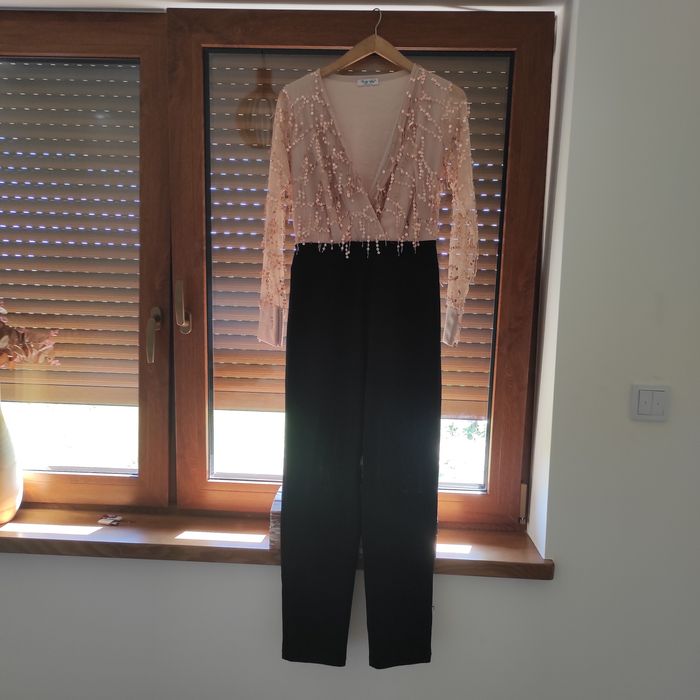 Kombinezon z cekinami