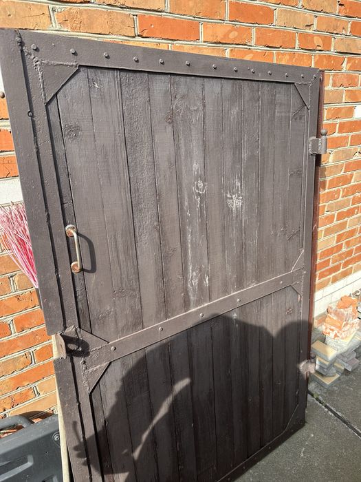 Ворота для гаражу, двері