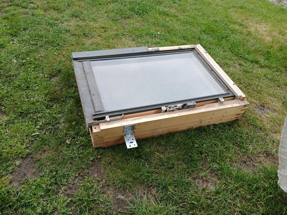 Okno dachowe wyłaz 80x55