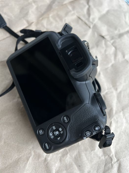 Продам фотоапарат Canon EOS R100 у стані нового.