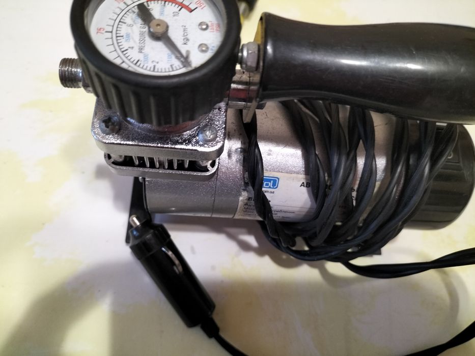 Компрессор автомобильный Вихрь