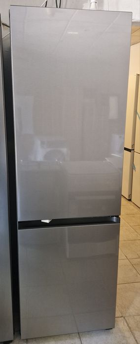 Mini Refrigerator with Freezer by Kunft (Frigobar)