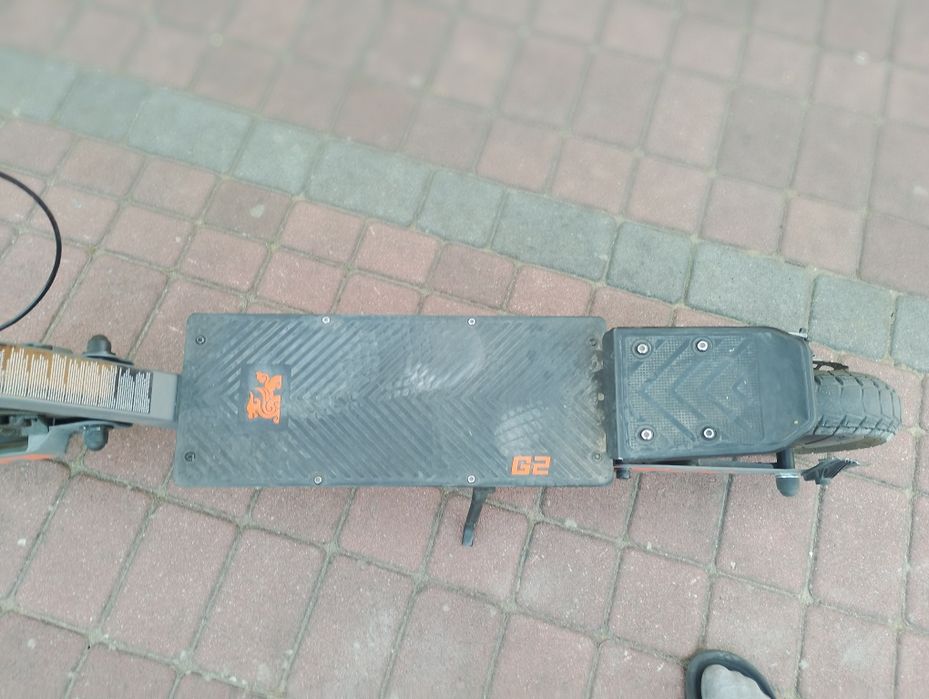 Hulajnoga elektryczna i Xbox i kierownica do Xbox