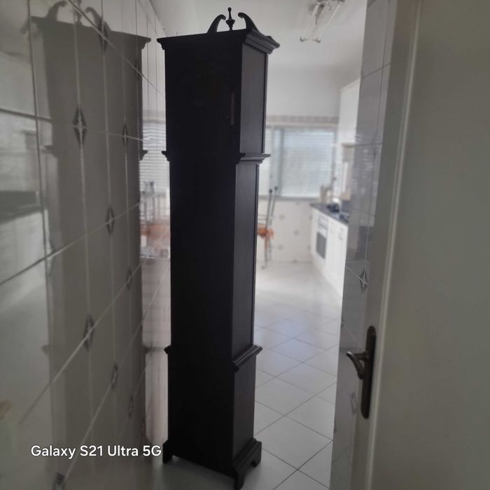 Relógio templos com três pesos de pêndulo antigo