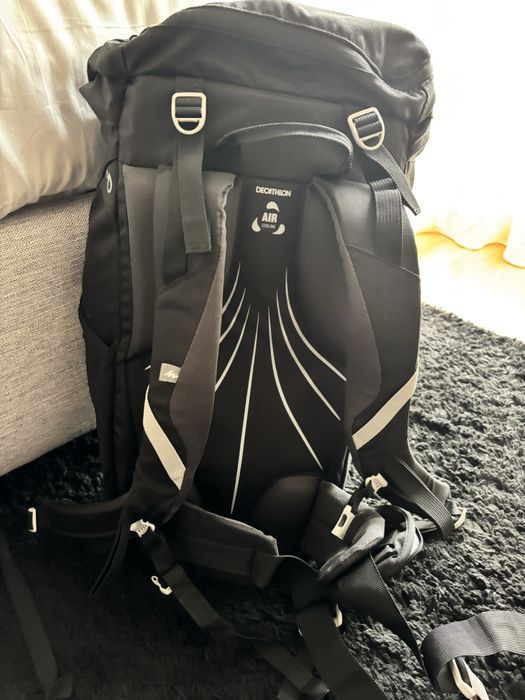 Mochila 30 lt viagem campismo Decathlon - Nova