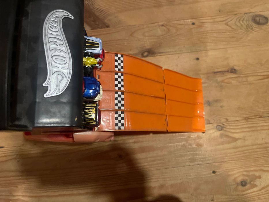 Кейс с коллекцией Hotwheels