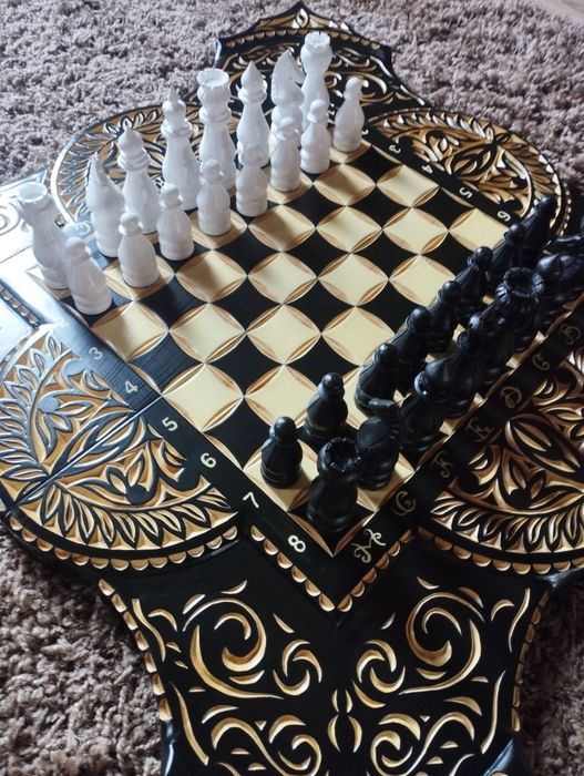 Шахи - нарди різьблені, ручної роботи.