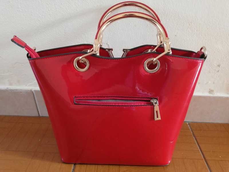 Acessório de moda. Mala vermelha.