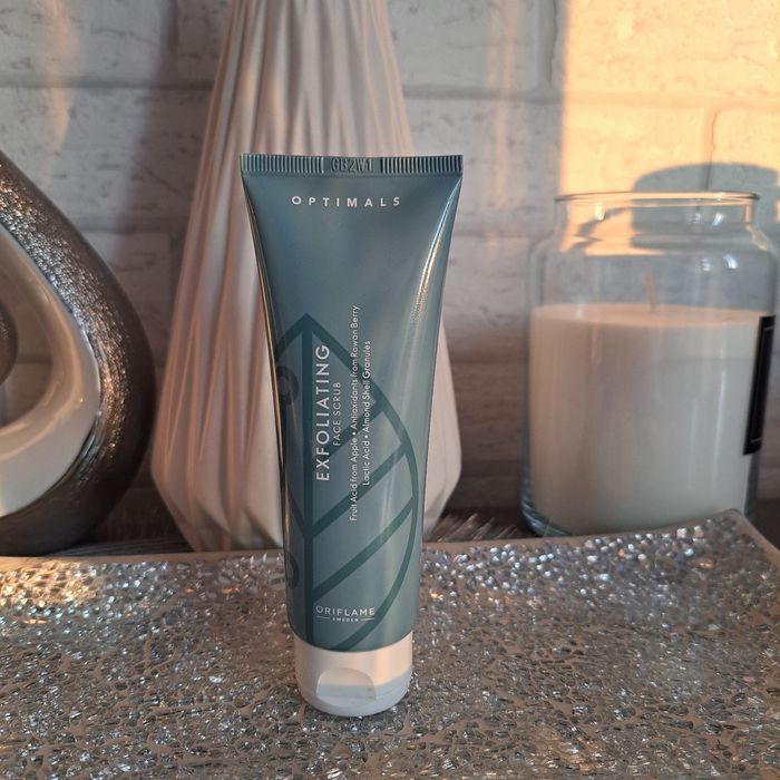 Scrub do twarzy Optimals Oriflame