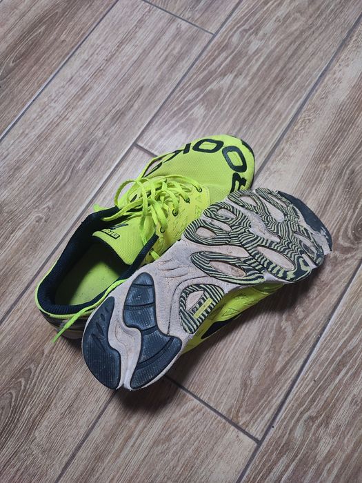 Бігові кросівки Brooks T7