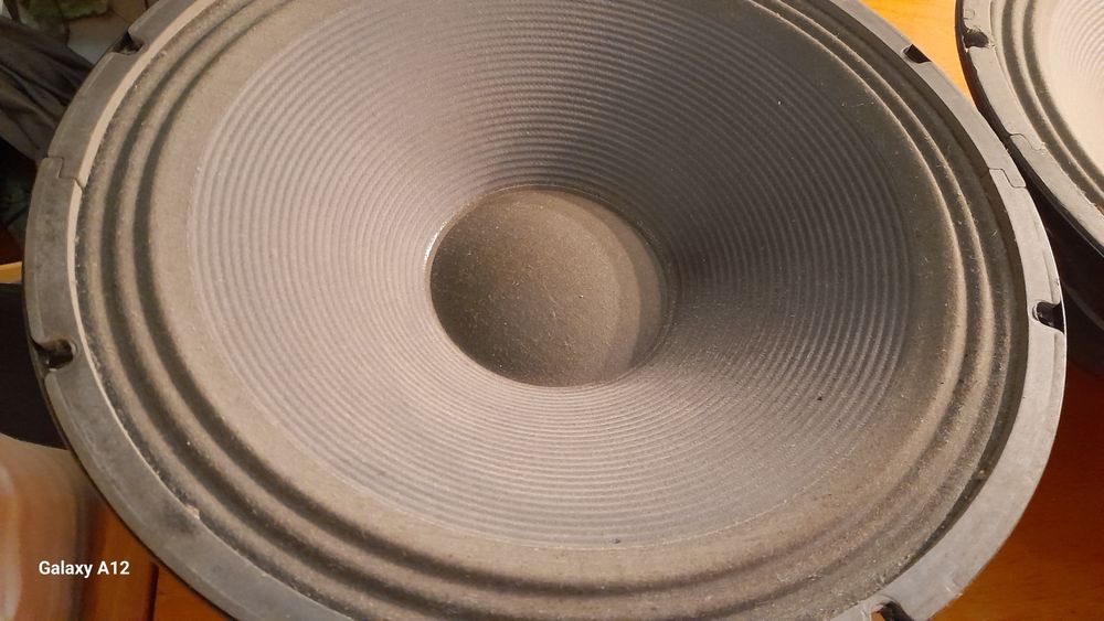 Altifalantes graves JBL