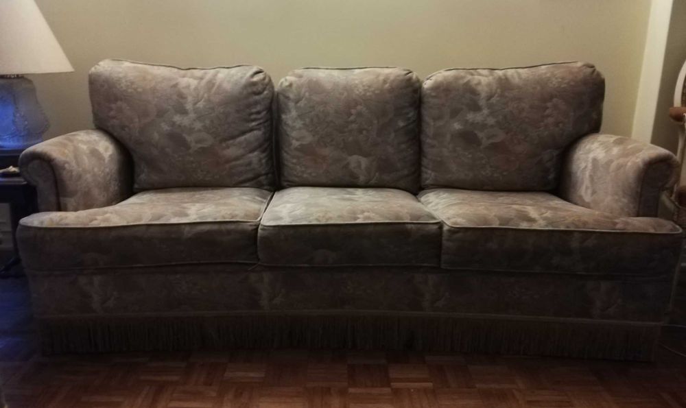 Sofá de 3 lugares e 2 sofás individuais de veludo floral