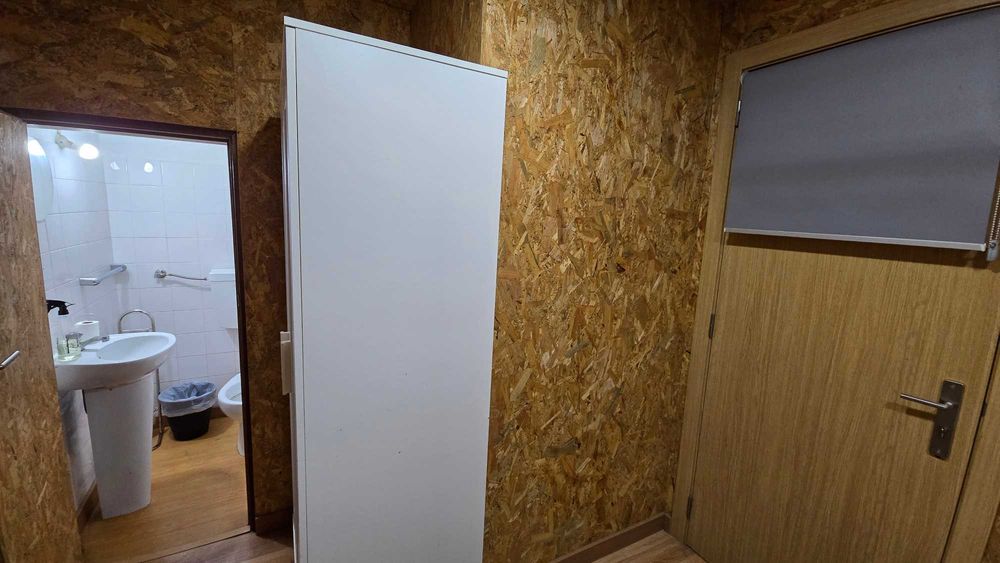 Quarto com wc privada não fumadores com tudo incluído a 10 minutos de Lisboa e do MARL