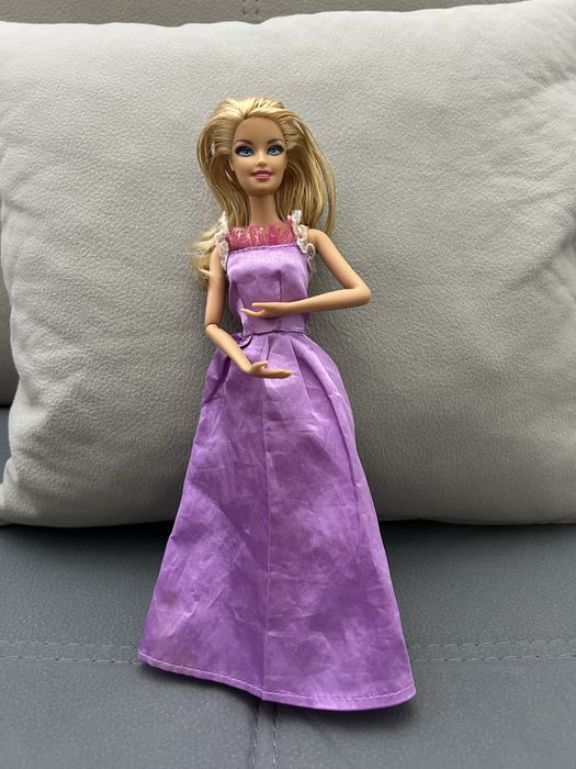 Vendo tres barbies muito bonitas