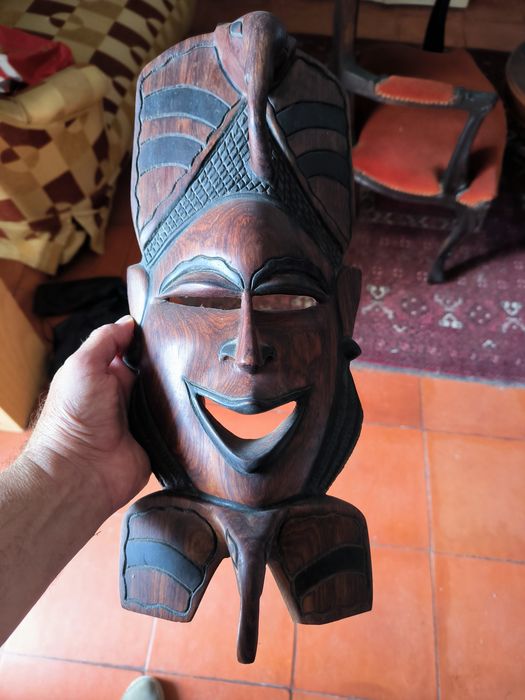 Estátua africana madeira