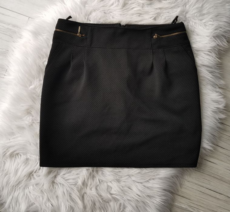 Spódnica czarna z zamkami S 36