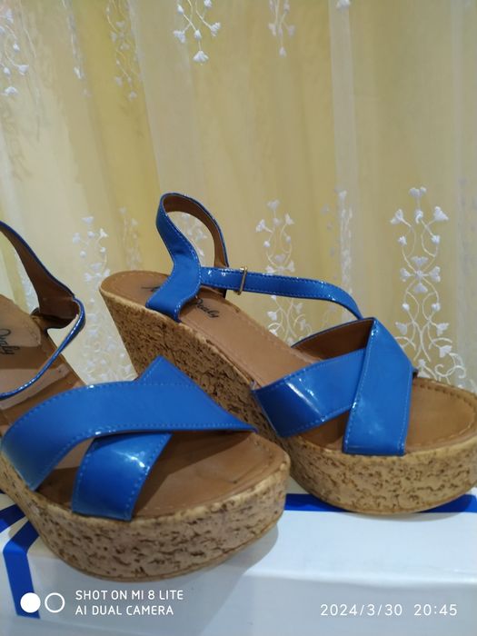 Босоніжки жіночі