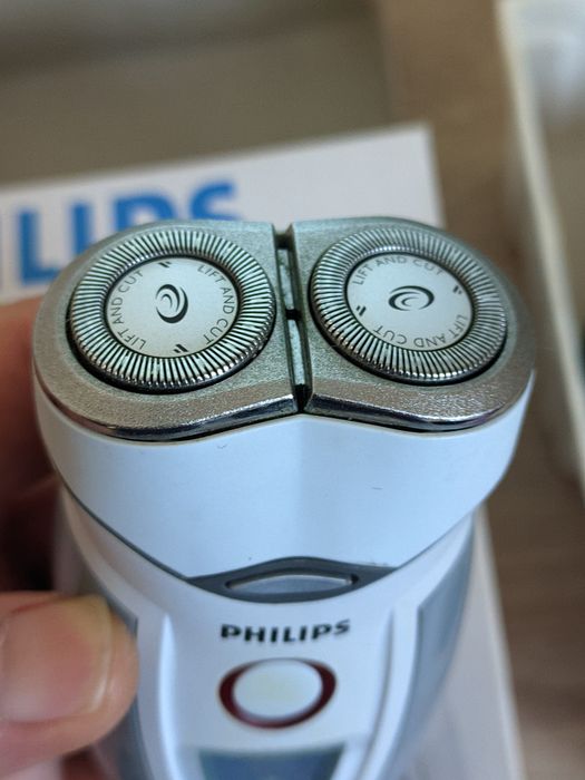 Електробритва Philips HQ6070