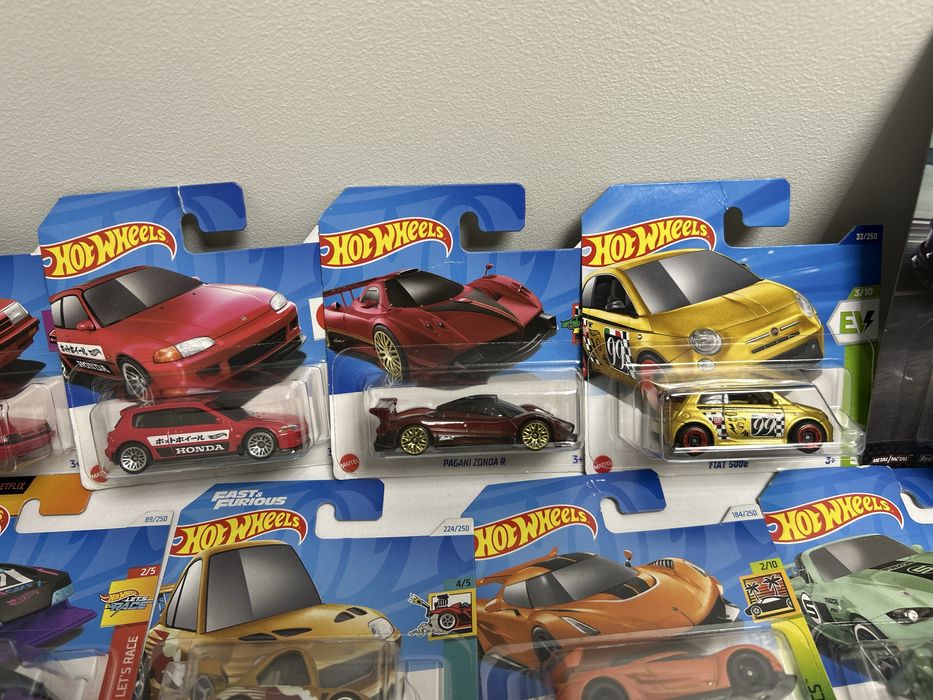 продаю Hotwheels пишите в лс