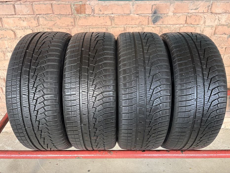 Комплект зимових шин 225/55R17 Hankook