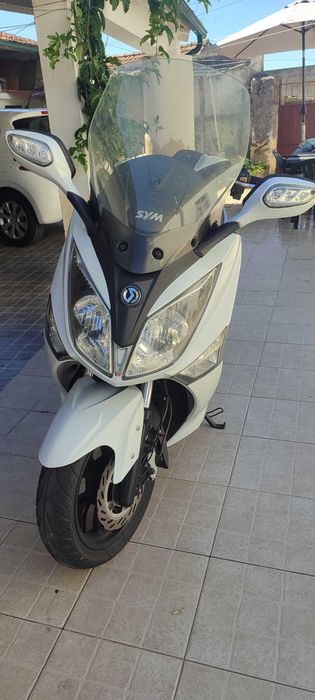 Maxi scooter SYM GTS 125 i