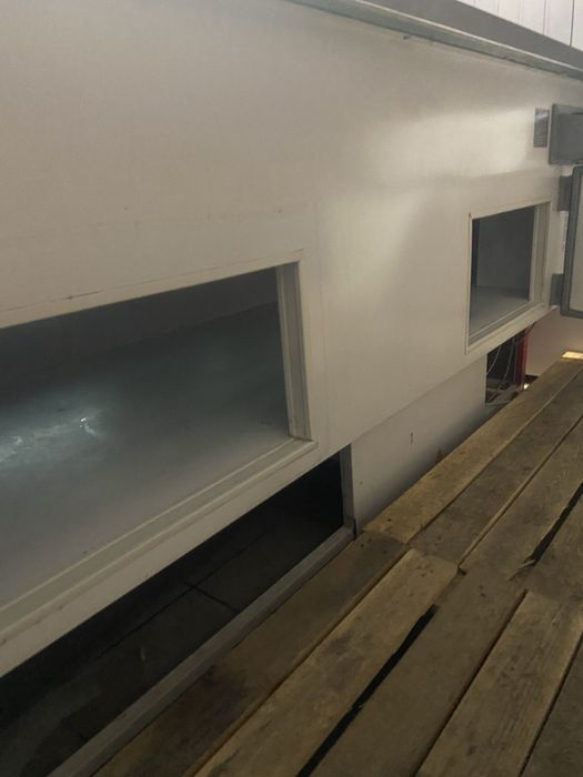 Продам дві холодильні вітрини б/у