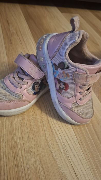 Różowe buty Princess Disney