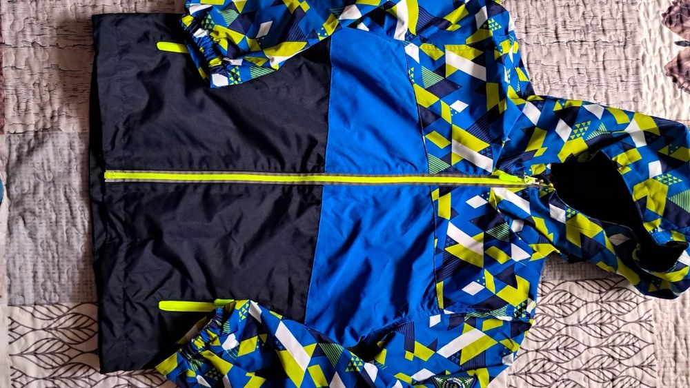 Куртка,  ветровка весна-осень р.140