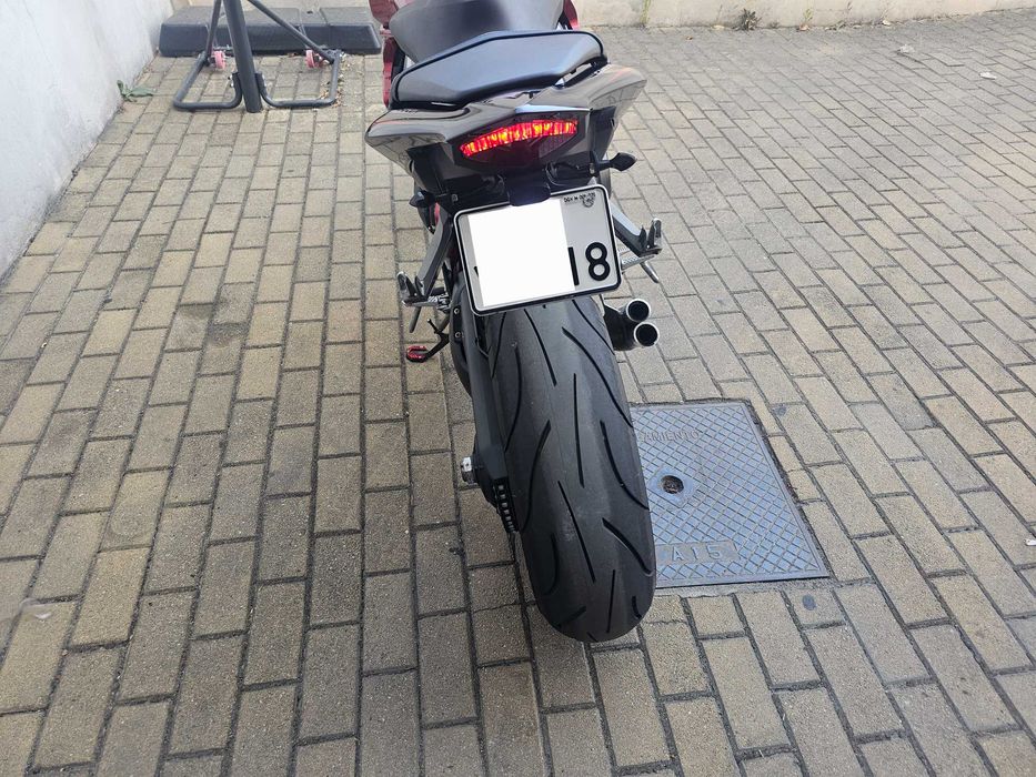 Vendo  ou troco honda cb 1000r