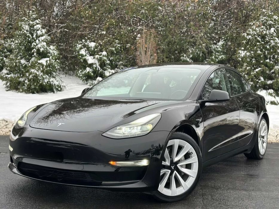 Tesla Model 3 Long Range      2022