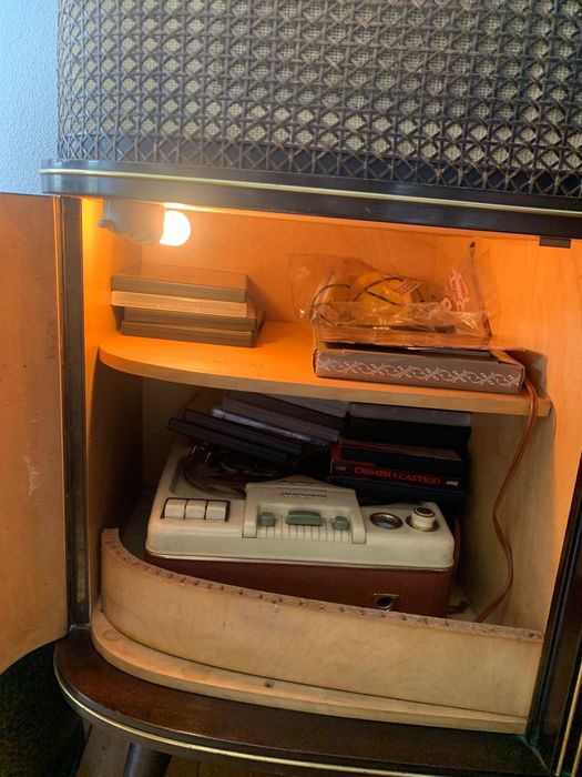 Rádio antigo telefunkan Kuba