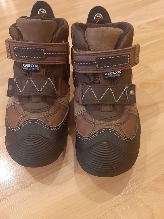 Продам детские ботинки фирмы GEOX .