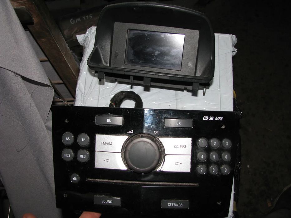 Opel CORSA D RADIO RADIOODTWARZACZ WYŚWIETLACZ KOMPLET 13265763 13257038