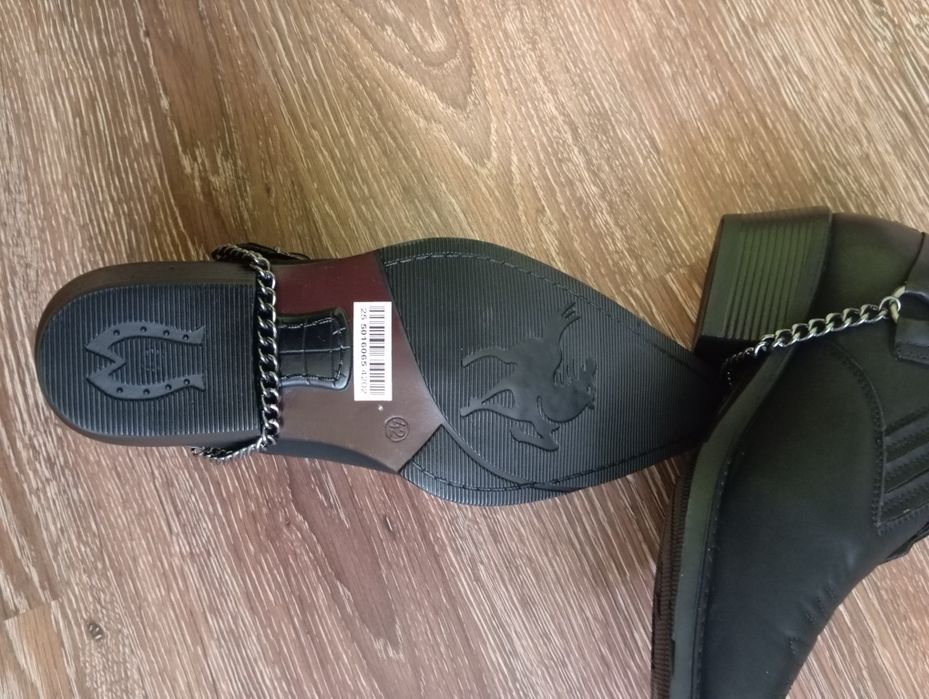 Взуття Козачки нові