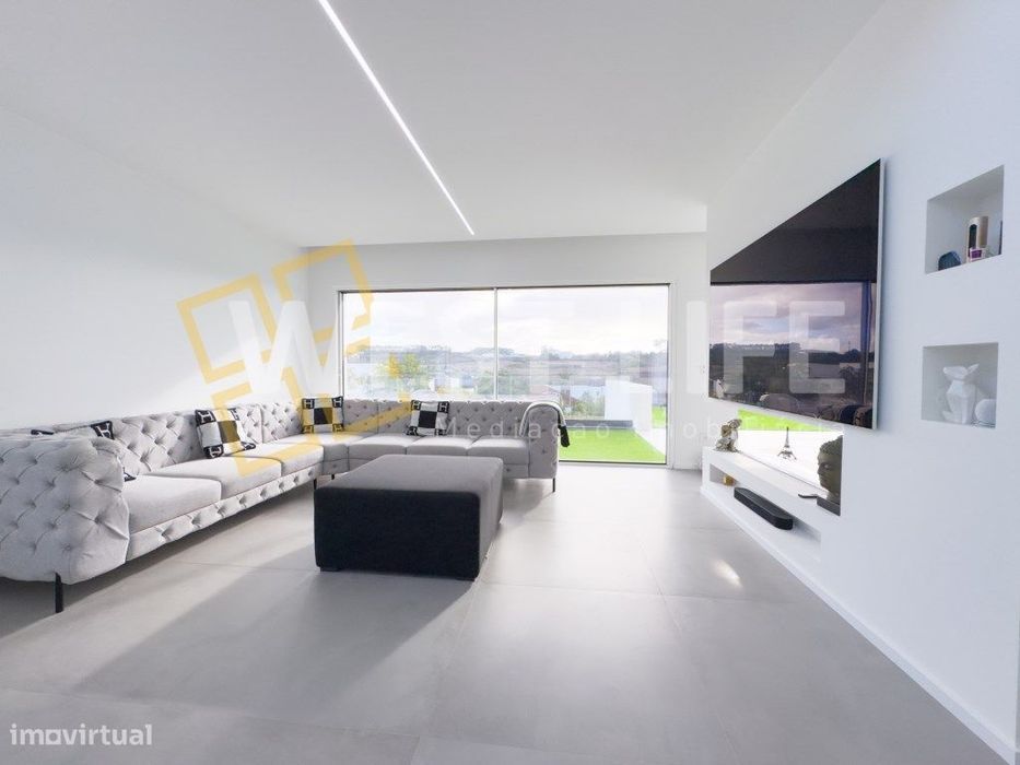 Magnifica moradia T3 de arquitetura contemporânea em Mafra como NOVA