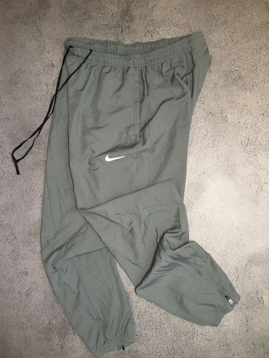 Нейлонові спортивні штани nike dri-fit