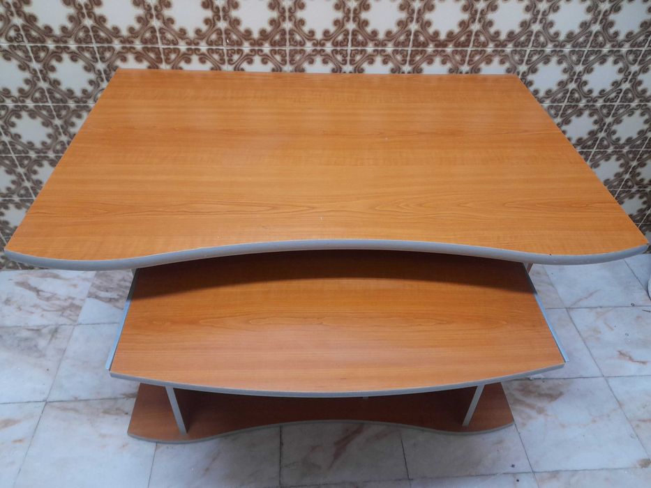 Computer desk (Used)64585605495939120