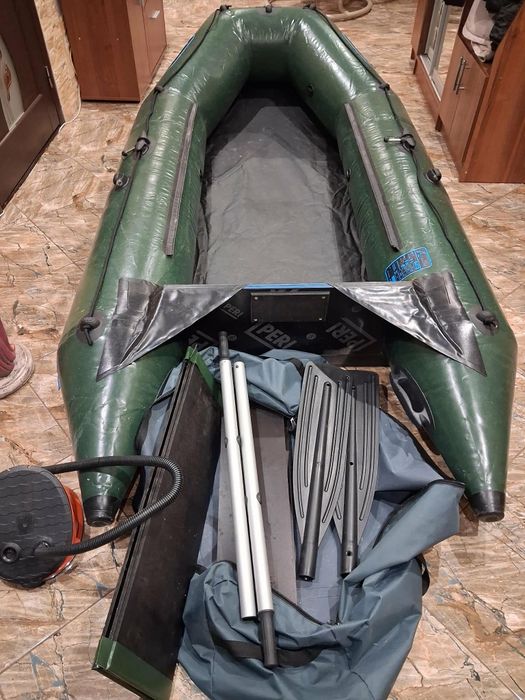 Продається лодка Авалон в дуже хорошому стані була в використані 1 рас