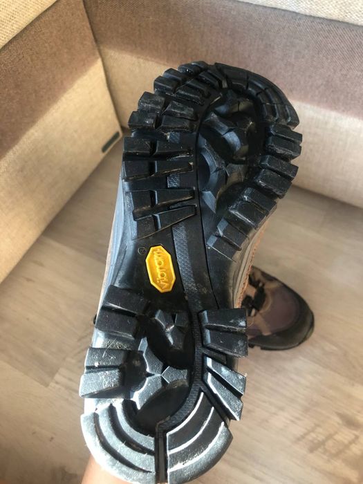 Трекінгові черевики