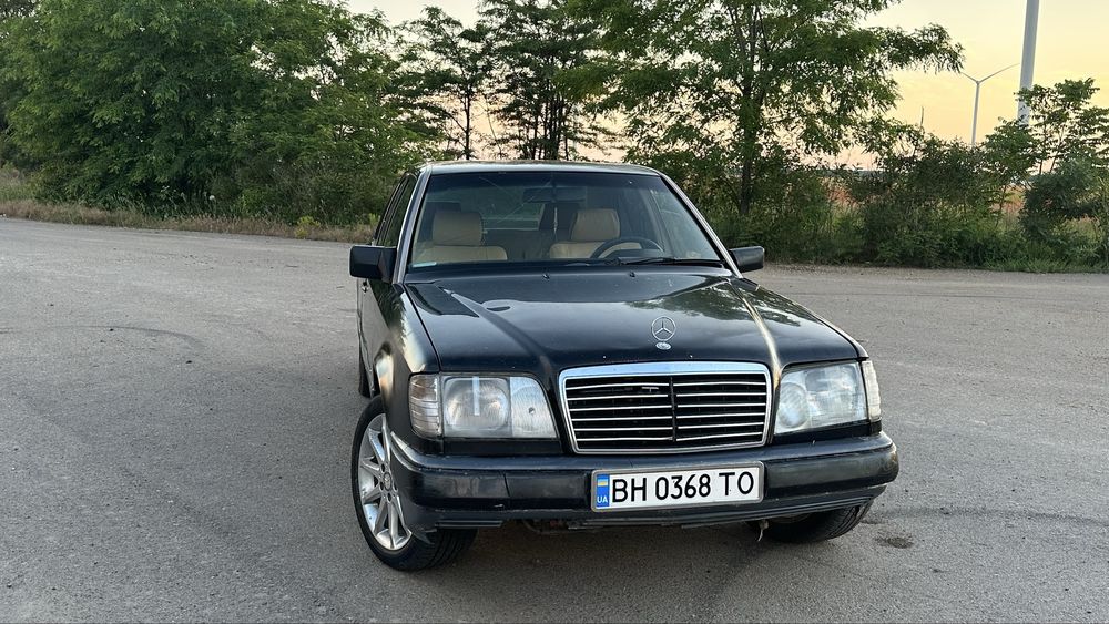 Mercedes-Benz E-Class W124