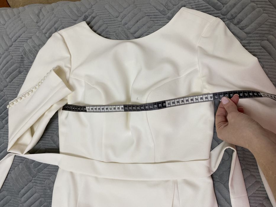 Весільня сукня в білому кольорі