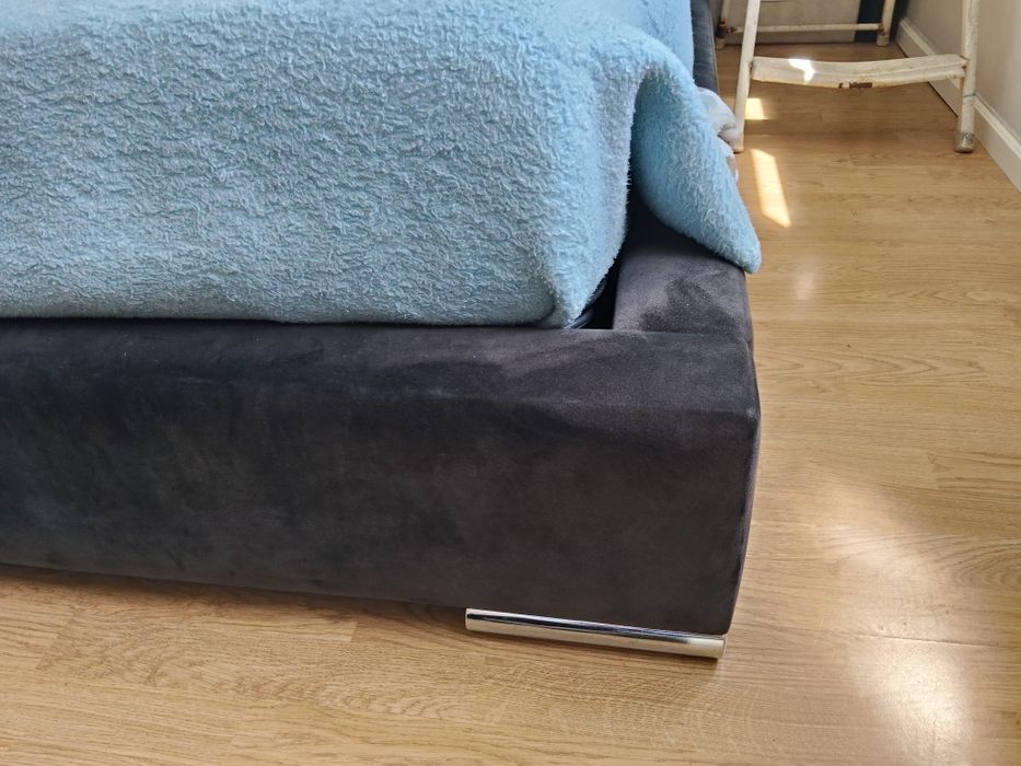 Cama e Cabeceira Estofada - Preta e Bege