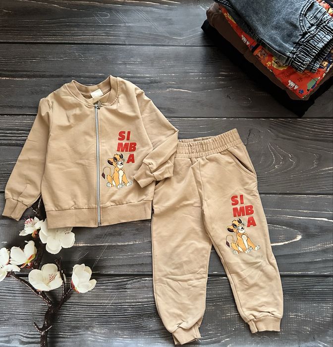 Набір весняних речей ( куртка, костюм, джинси, реглани, желетки)