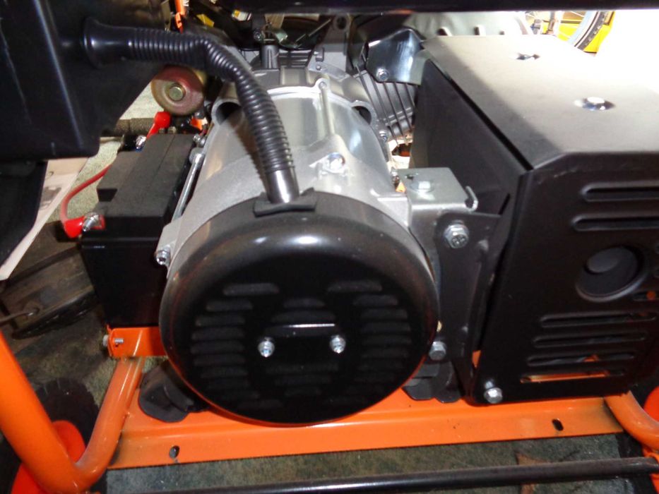 Agregat prądotwórczy 5500W 12/230V