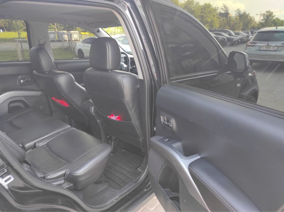 Салон outlander Xl новий